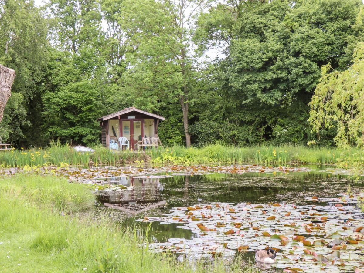 Meadow Lodge Berrys Place Farm Gloucester Exterior foto